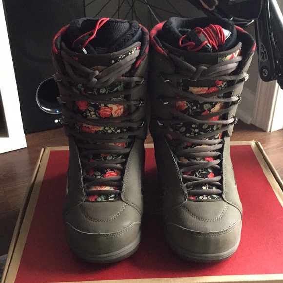 NWT Vans snowboard hi-standard boot women’s - Picture 3 of 8